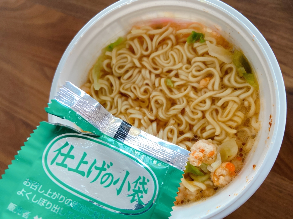 奥芝商店カップラーメン仕上げ