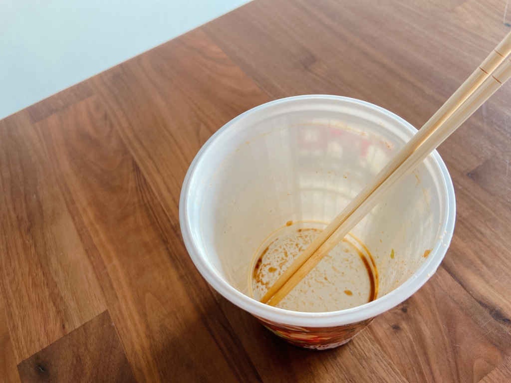 奥芝商店カップラーメン間食